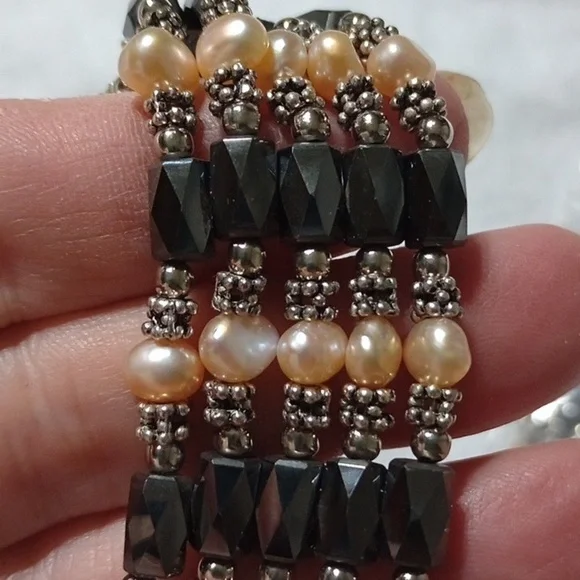 Magnet necklaces, 3 strands (C017) - Picture 2 of 5